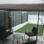 Departamento Central , Cercano A Playa Y Bares Entre Otros , En Vina Del Mar , Con Patio Y 3 Dormitorios , Recien Confeccionado.