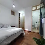 Departamento Central , Cercano A Playa Y Bares Entre Otros , En Vina Del Mar , Con Patio Y 3 Dormitorios , Recien Confeccionado.