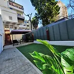 Departamento Central , Cercano A Playa Y Bares Entre Otros , En Vina Del Mar , Con Patio Y 3 Dormitorios , Recien Confeccionado.